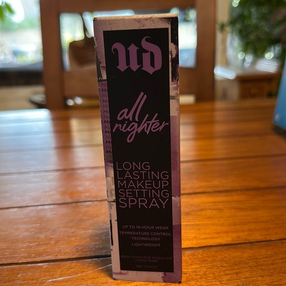 Urban Decay All Nighter makeup setting spray - Picture 2 of 5